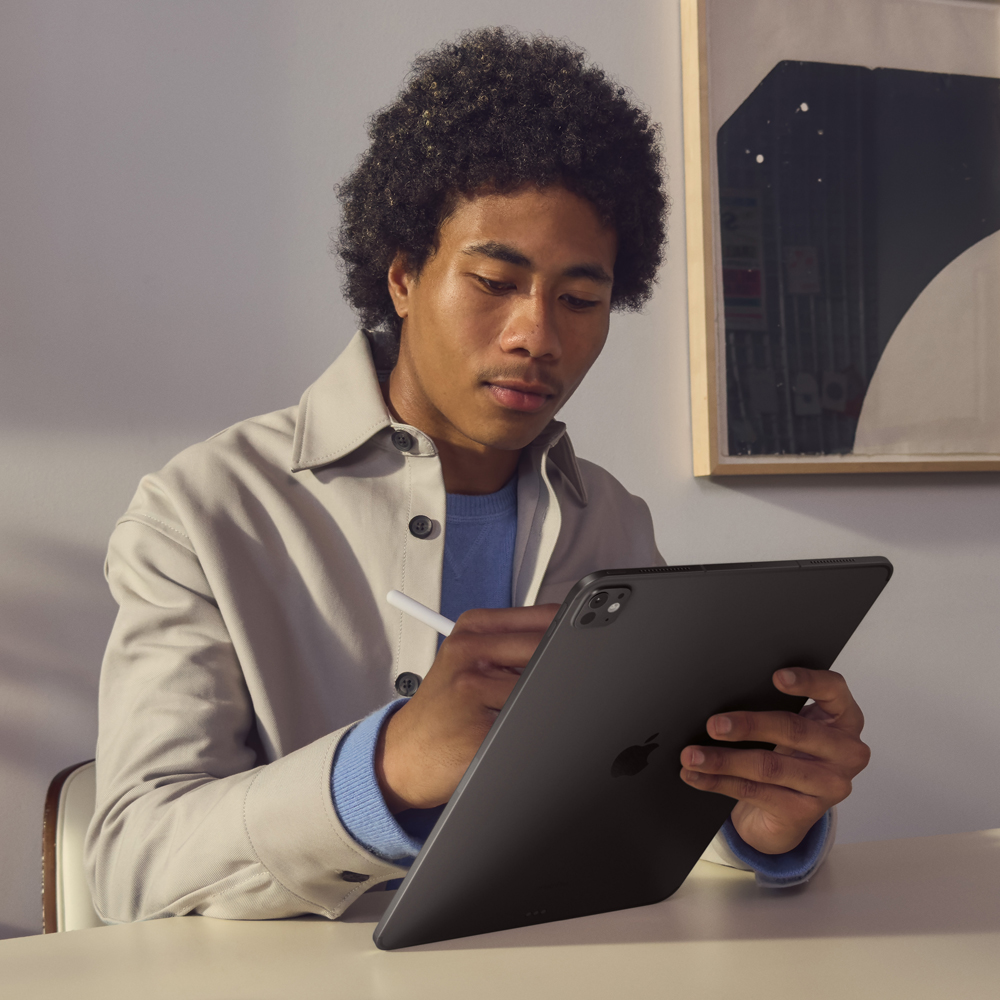 iPad_Pro_11_M4_WiFi_Space_Black_PDP_Image_Position_5__COES iPad_Pro_11_M4_WiFi_Space_Black_PDP_Image_Position_5__COES